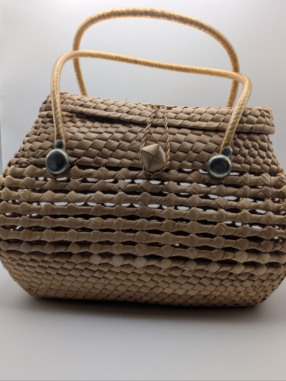 Vtg 50’s-60's Straw Basket Weave Purse With Button Closure Beach Summer